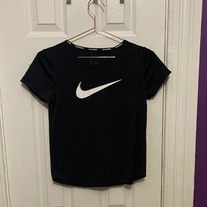 Nike Women's Black Short Sleeve Tee with White Swoosh Size‎ XS